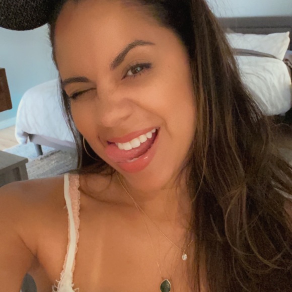 Meet your Posher, Cindy - Picture 1 of 1